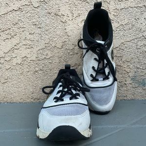 Women’s Shoes. Available Pick up only in Carson and Los Angeles, California